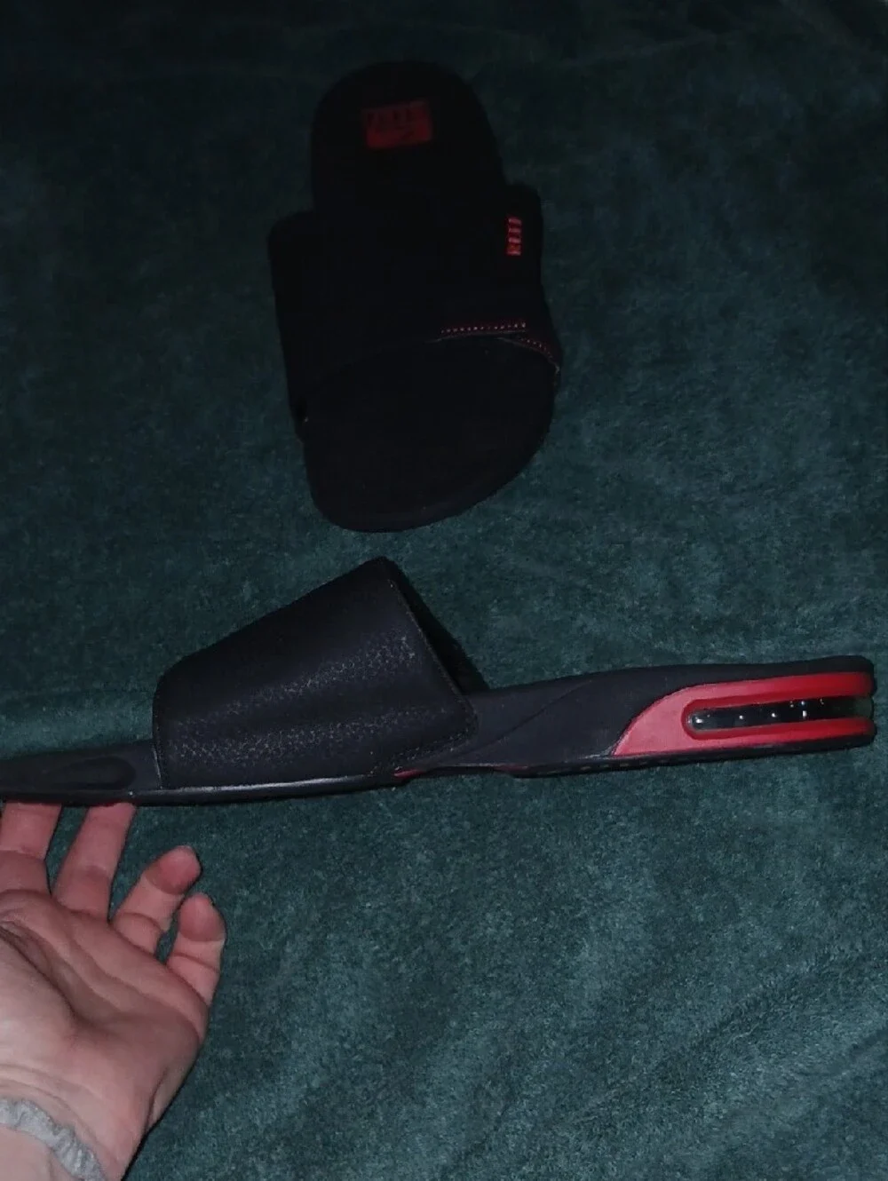 Reef Men’s Black & Red Fanning Slide Sandals Built In Bottle Opener Sz: 10